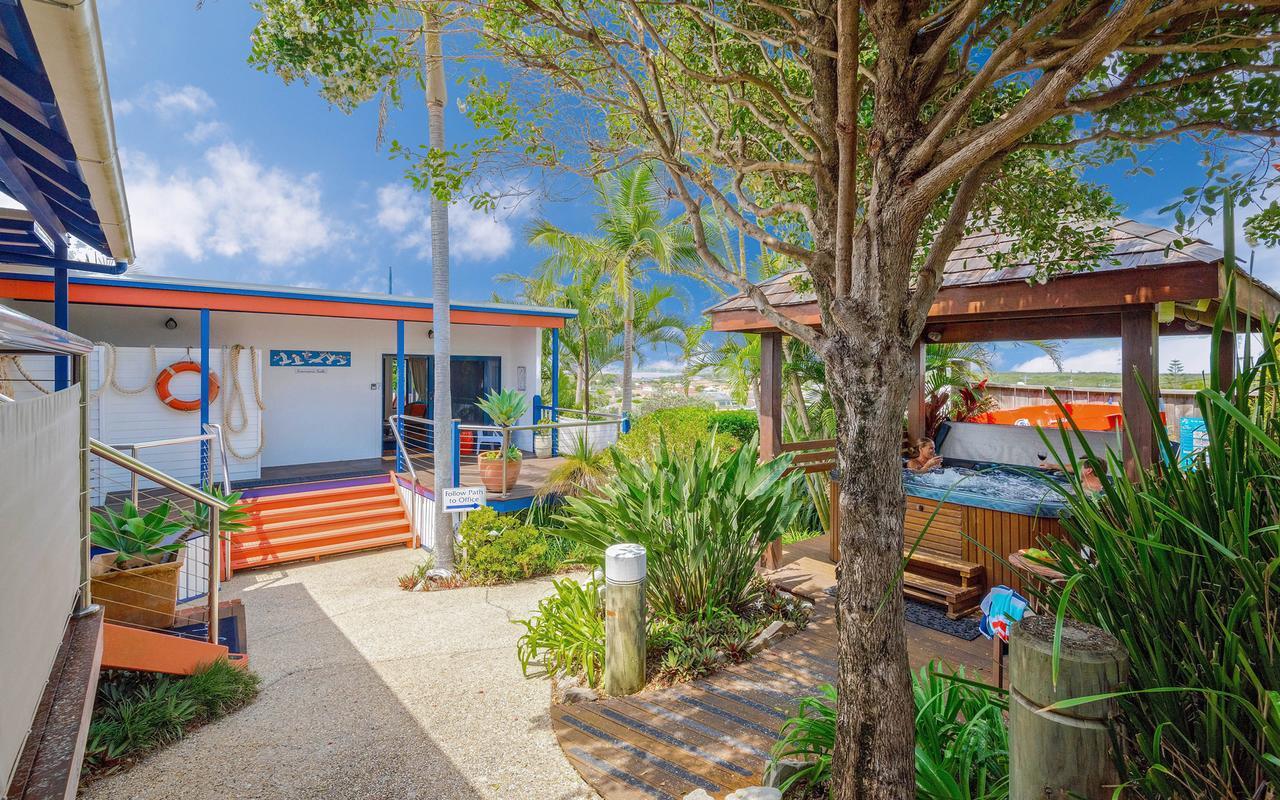 Coast Yamba - Adults Only Aparthotel Buitenkant foto